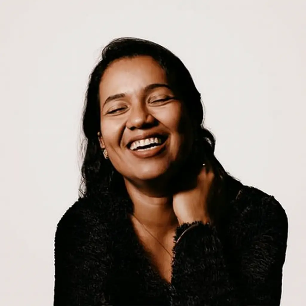 Woman wearing black tee